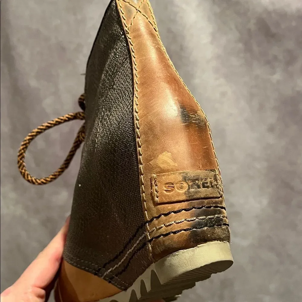 Sorel 1964 wedge snake print tan/gray hiking boots size 6